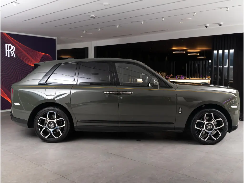 2024 Black Badge Cullinan image