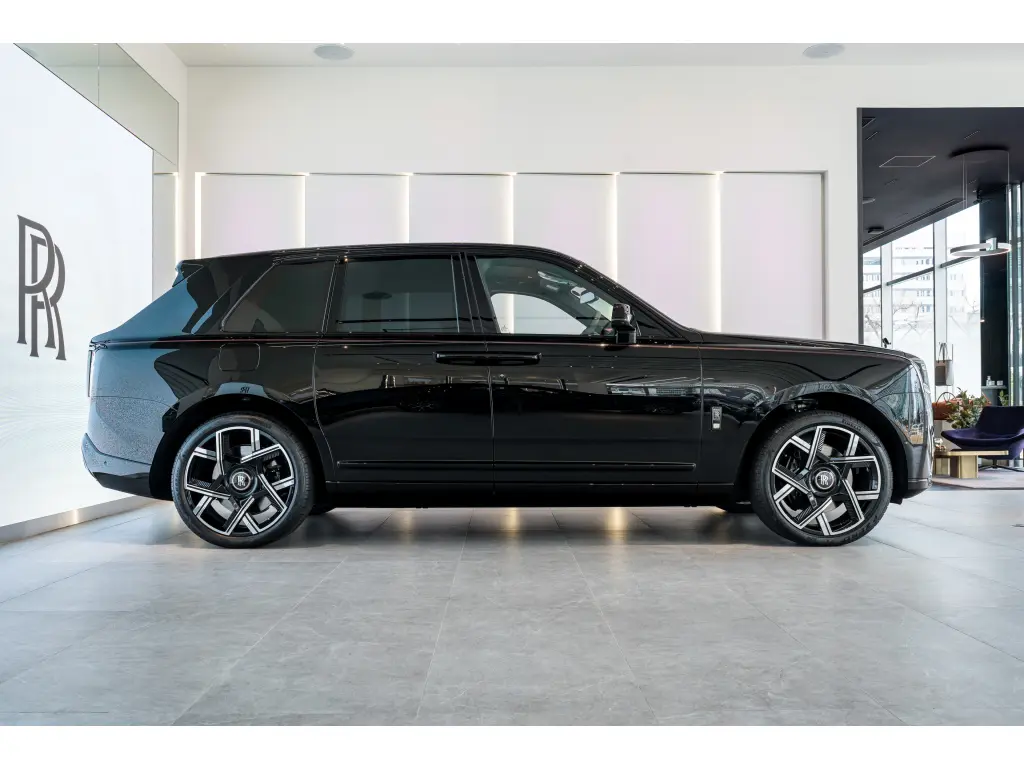 Rolls-Royce Cullinan 1:8 Scale Model — Miller Motorcars Boutique