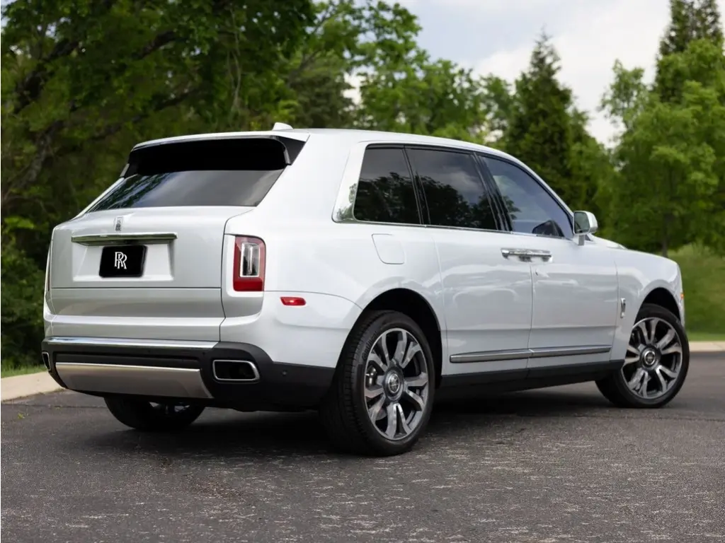 誠F11ロールスロイス白F24デリバリーバン 2023 Rolls‑Royce Cullinan Cullinan for sale at Rolls-Royce
