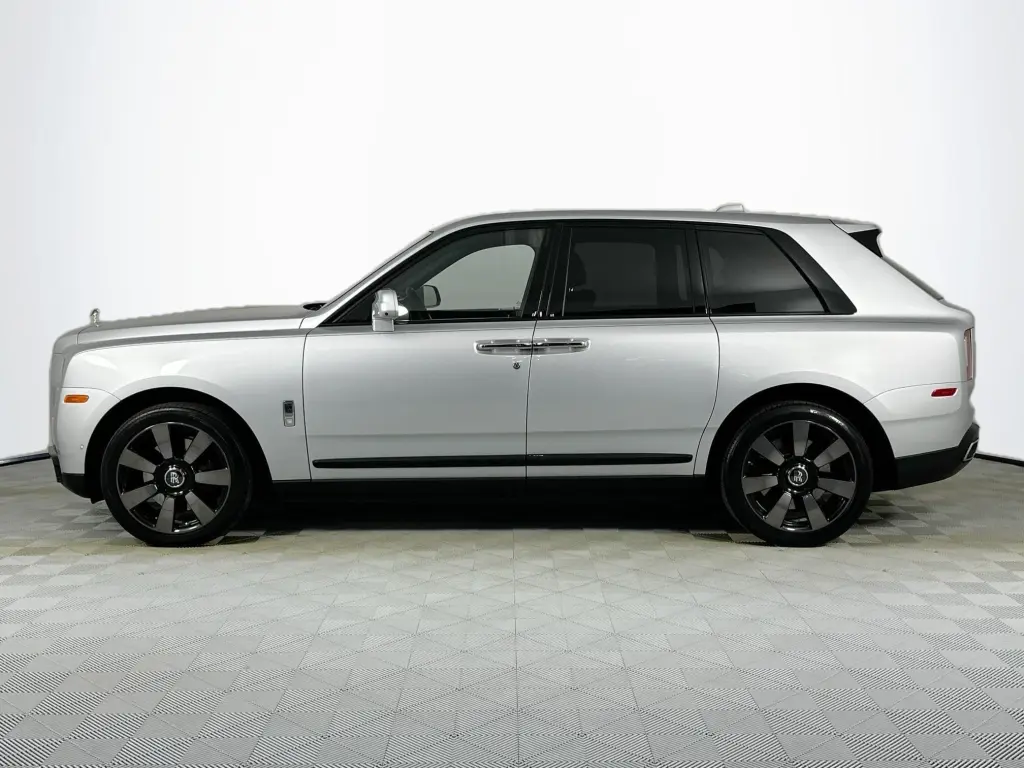 誠F11ロールスロイス白F24デリバリーバン 2024 Rolls‑Royce Cullinan Cullinan for sale at Rolls-Royce
