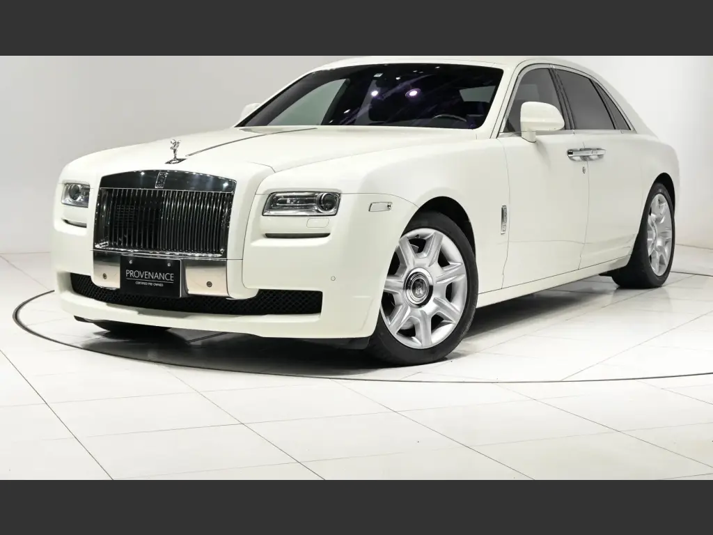 Полные сведения об автомобиле 2012 rolls-royce Ghost Ghost Английский белый  Черный Walnut Burr (грецкий орех) — доступно для продажи у Rolls-Royce  Motor Cars Osaka 1-13-40,Nishi-honmachi,Nishi-ku,Osaka,550-0005,Japan для  17 100 000 €