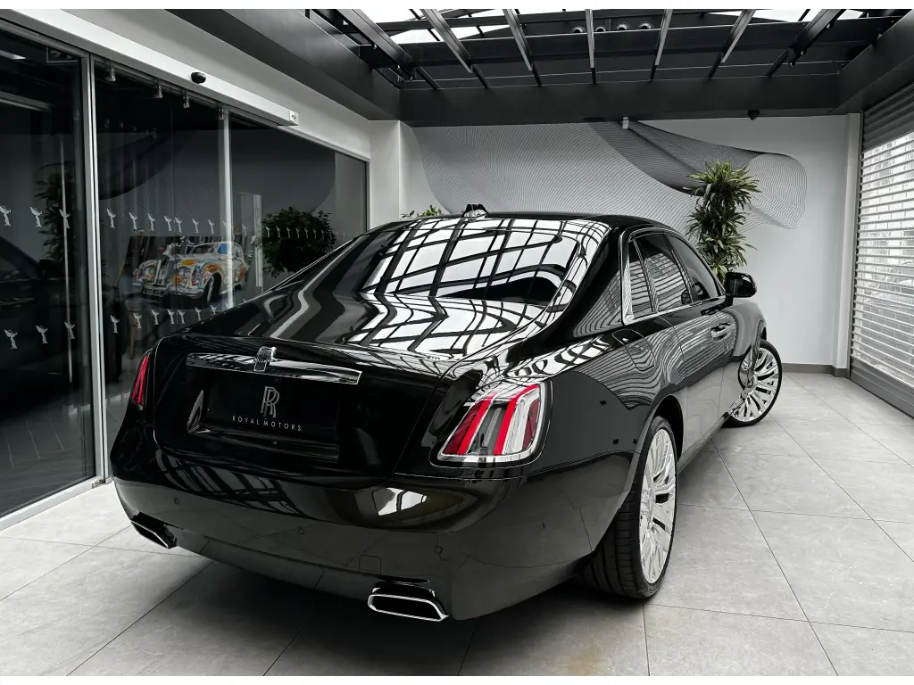 2025 Rolls-Royce Ghost