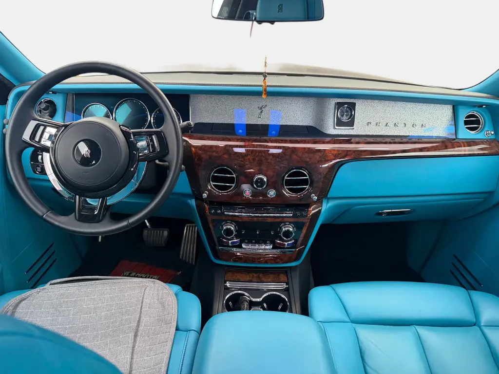 2018 Phantom Extended image