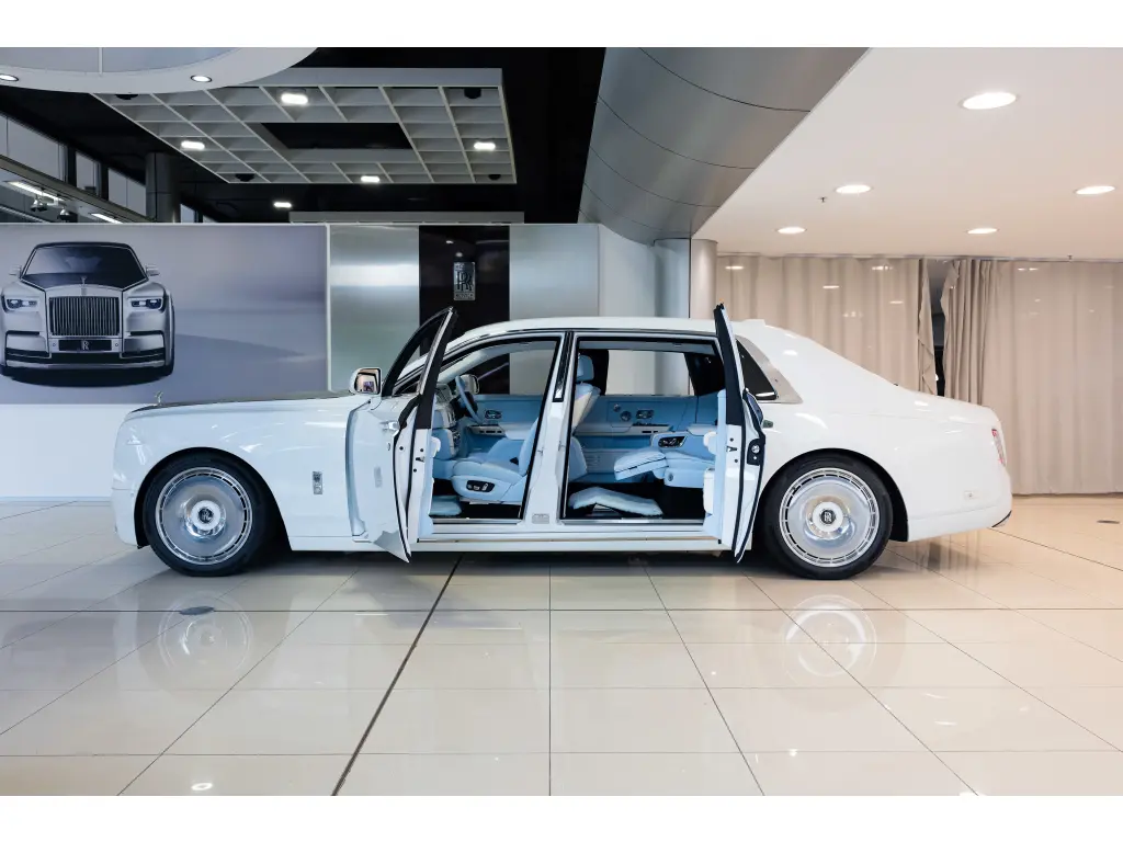 2023 Phantom Extended