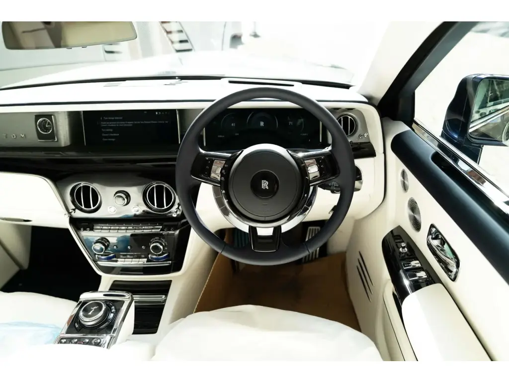 2025 Phantom Extended