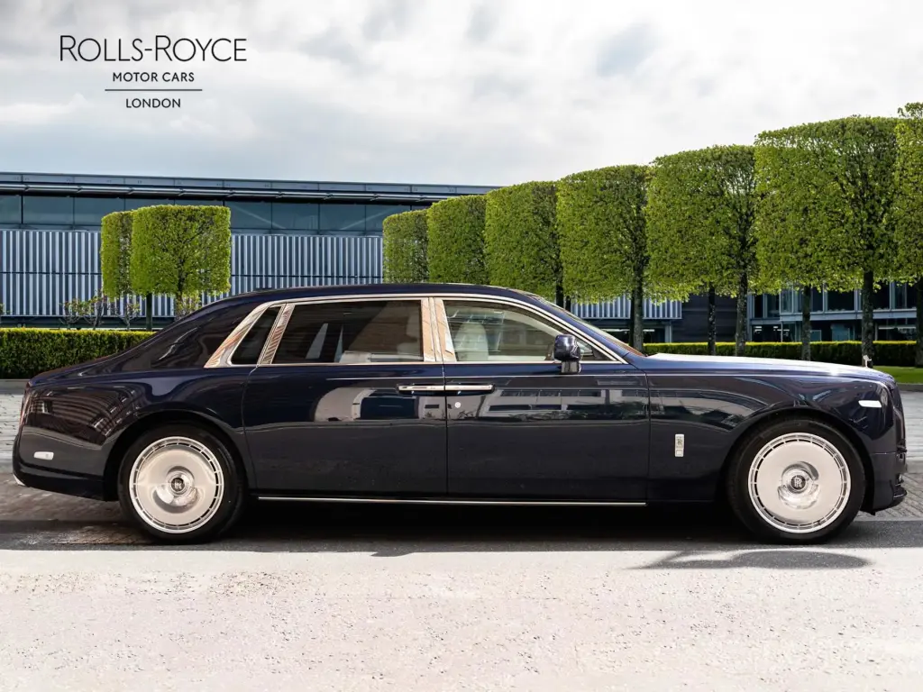 2025 Phantom Extended