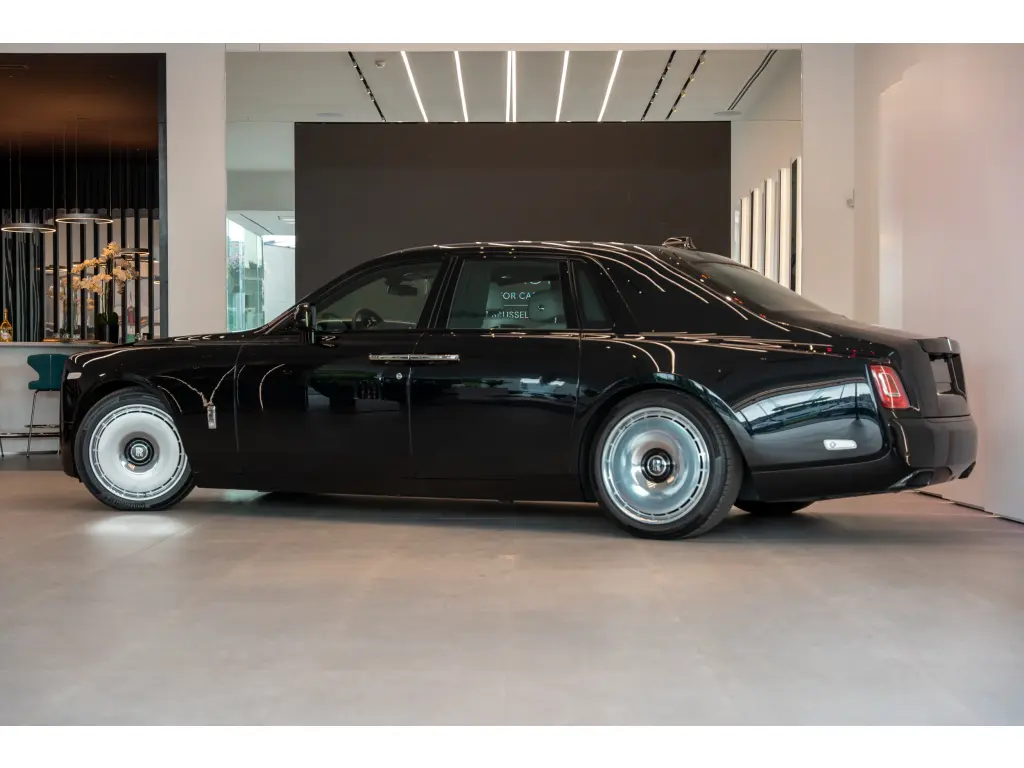 Full vehicle details of 2023 Rolls-Royce Phantom Phantom