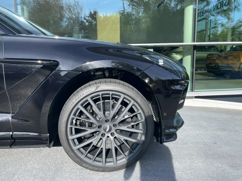 2024 DBX 707 SUV thumbnail vehicle image 3