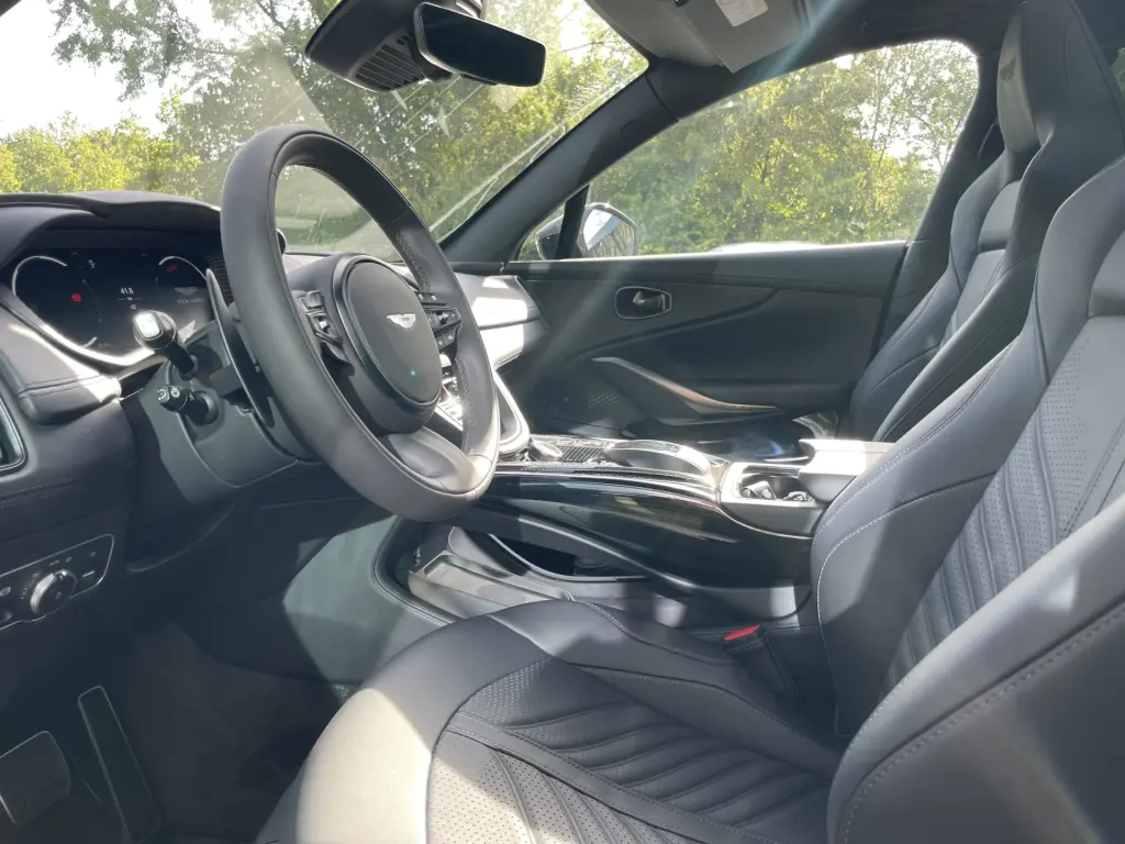 2024 DBX 707 SUV thumbnail vehicle image 2