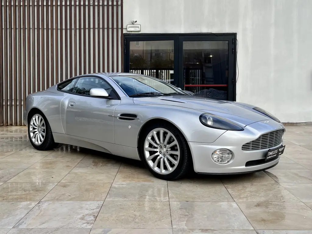 アストンマーティン中古 | 2002 V12 Vanquish、Aston Martin
