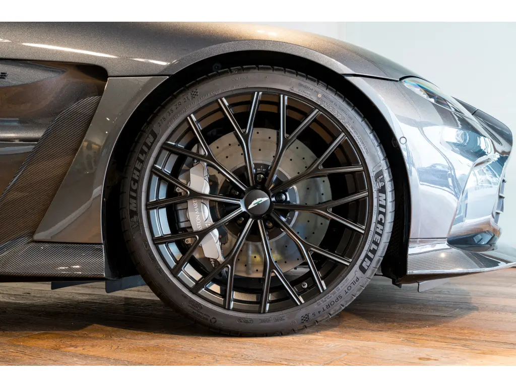 2023 V12 Vantage Coupe thumbnail vehicle image 3