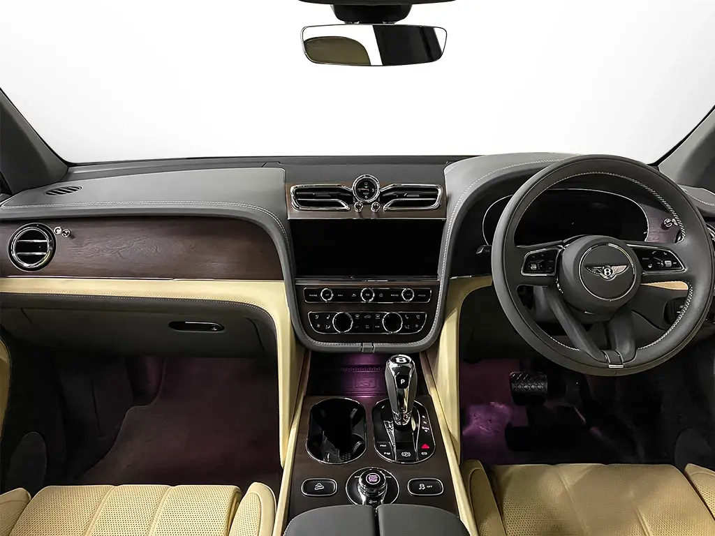 Image for 2023 Bentayga EWB V8 at position 4