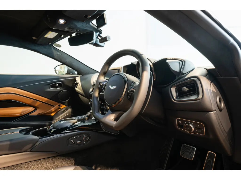 2023 V12 Vantage Coupe thumbnail vehicle image 2