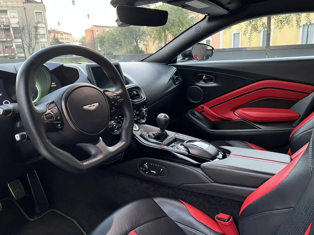 2020 Vantage Coupe thumbnail vehicle image 2