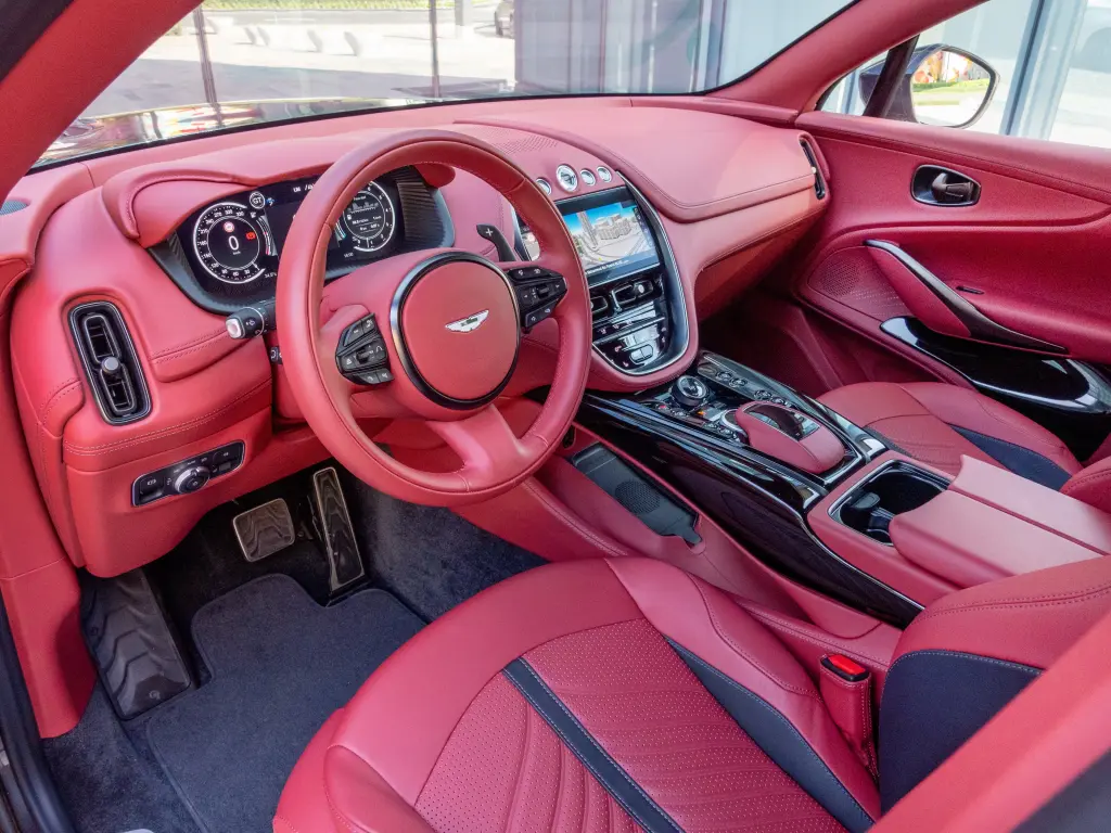 2024 DBX 707 SUV thumbnail vehicle image 2