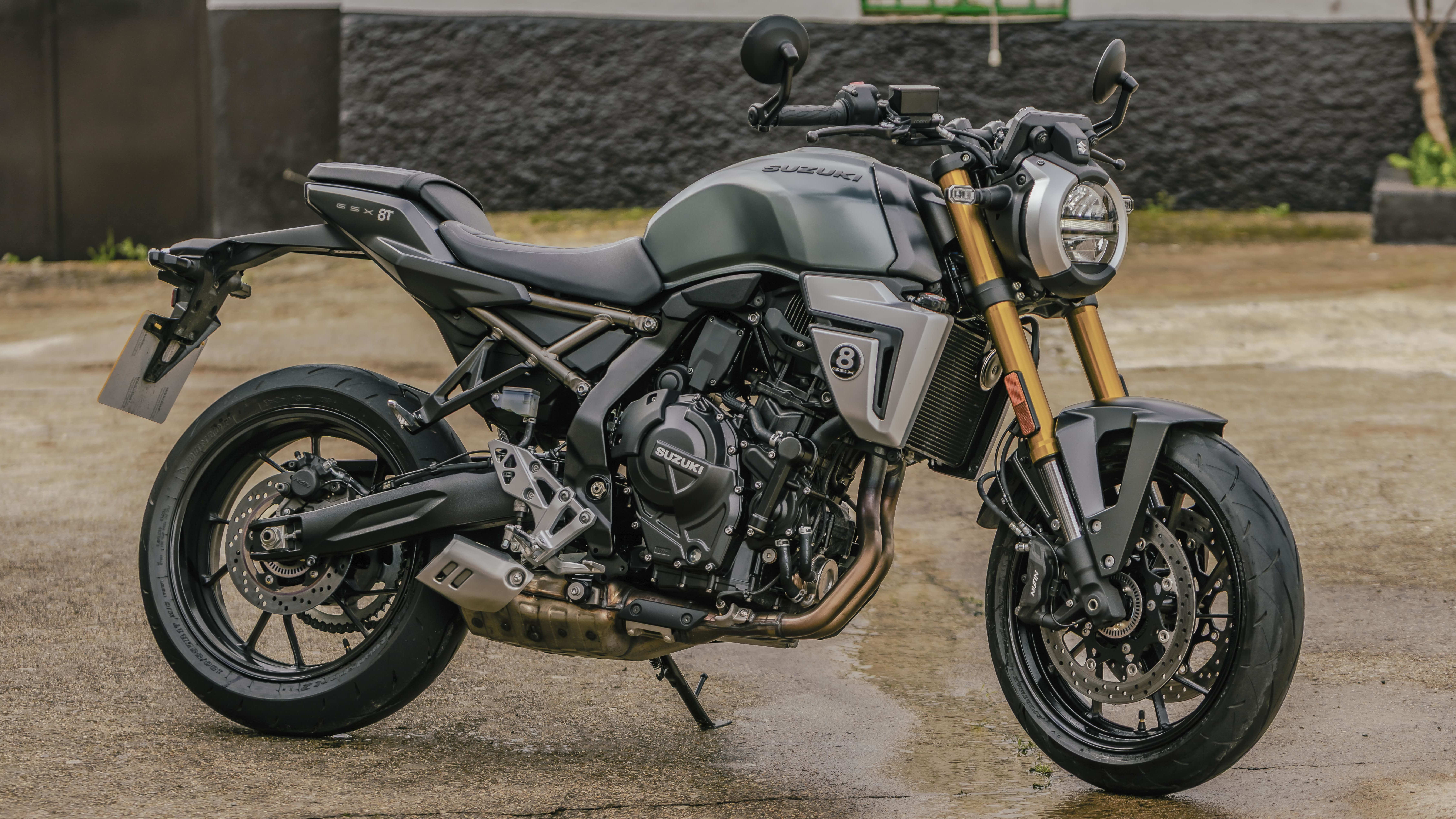 Suzuki GSX-8T.