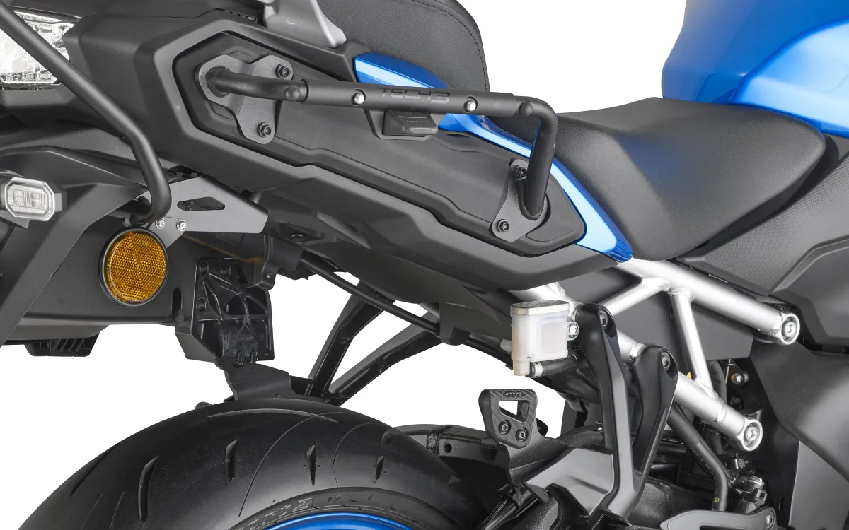 Ein schlanker Bügel, mehr braucht es nicht, dass der V37-Koffer fest sitzt: Das neue TECH3-System von GIVI setzt auf Understatement in der Optik.