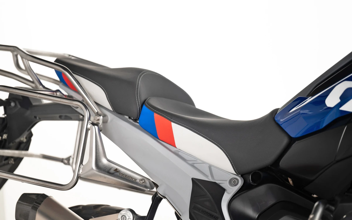 Steiß entlastend und beheizt: Die neuen Komfortsitze von Touratech für BMWs R 1300 GS.
