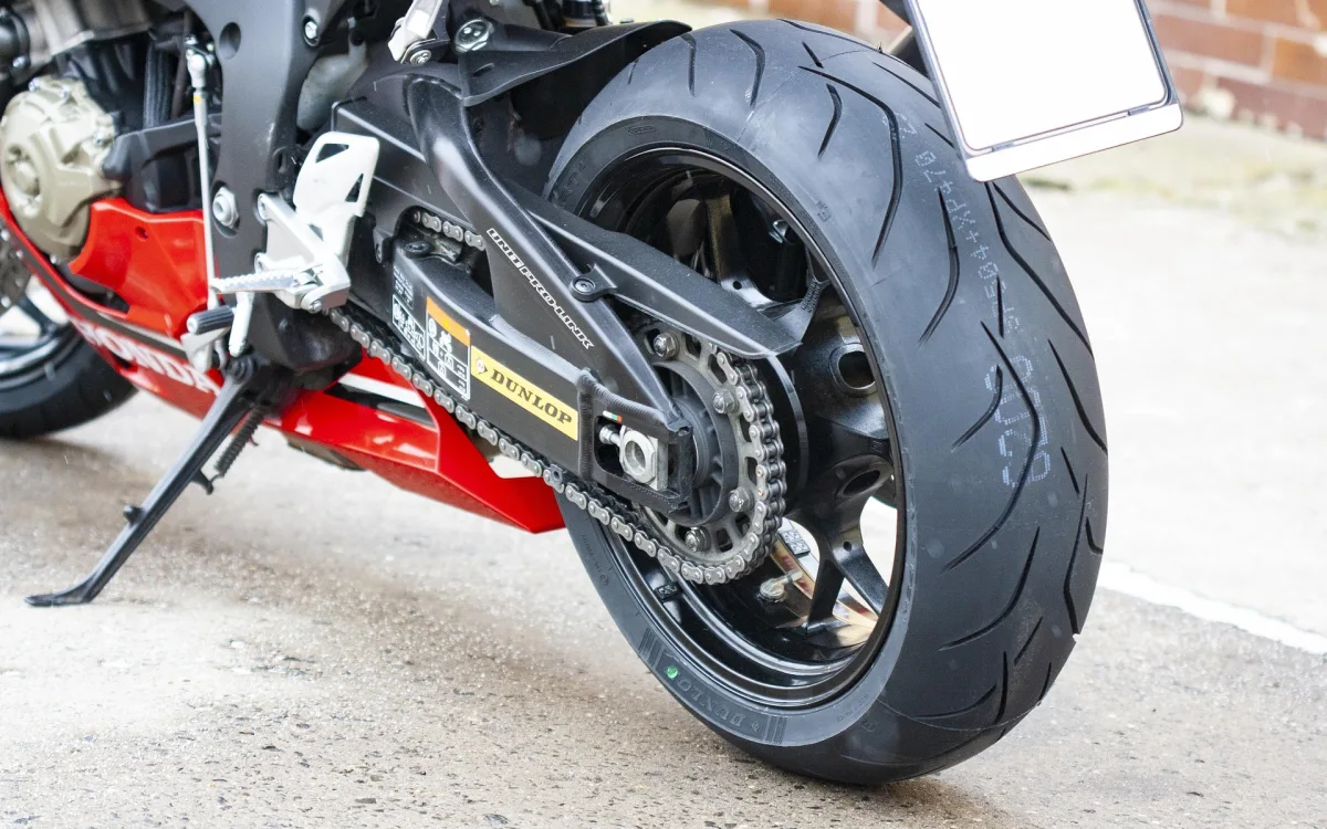 Die Kette braucht regelmäßige Zuwendung durch den Biker.