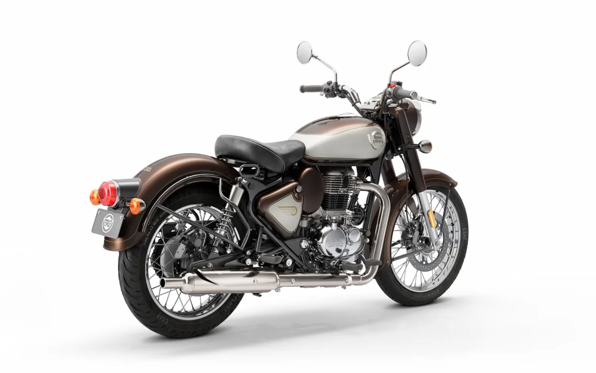 Ein Zweikanal-ABS mit Scheibenbremsen gehören ebenso zur Ausstattung wie ein digitales sowie analoges Kombiinstrument.