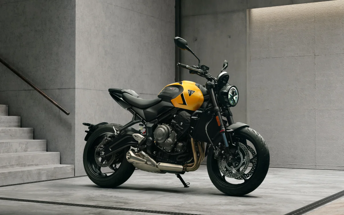 Die neue Triumph Trident 660 in Cosmic Yellow.