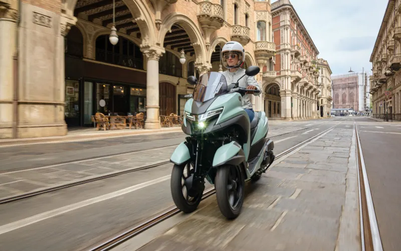 Yamaha präsentiert neuen Tricity 125 für 2025: Mehr Technik, Komfort und Sicherheit für den Dreiradroller