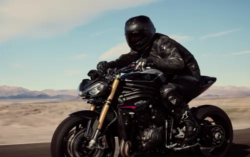 Ein Ausbund an Kraft und Dynamik: Triumphs neues Naked-Bike-Flaggschiff Speed Triple 1200 RS.