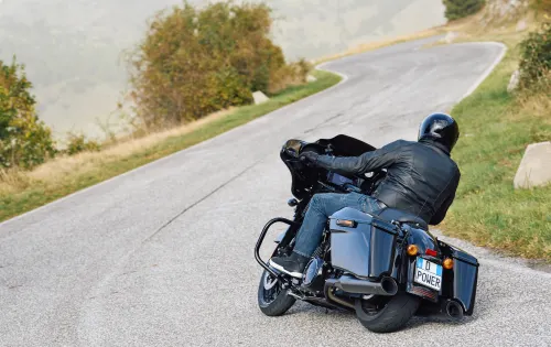 Gerade wenn es auch mal wilder um eine Ecke geht, sollte der Reifen spurstabil bleiben. Pirelli verspricht das für den 