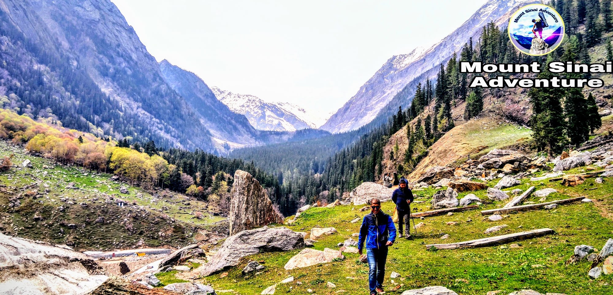 2 man walking in the batuiful Bhaba valley