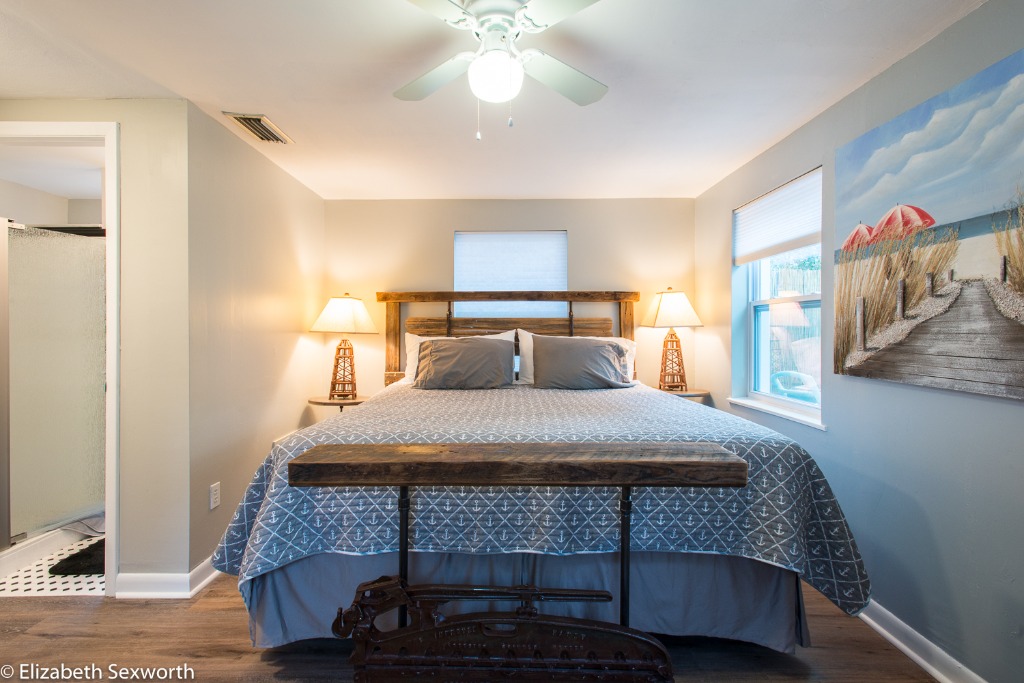 Charming 2BR/2BA Vacation Beach House with Uninterrupted Wi-Fi 