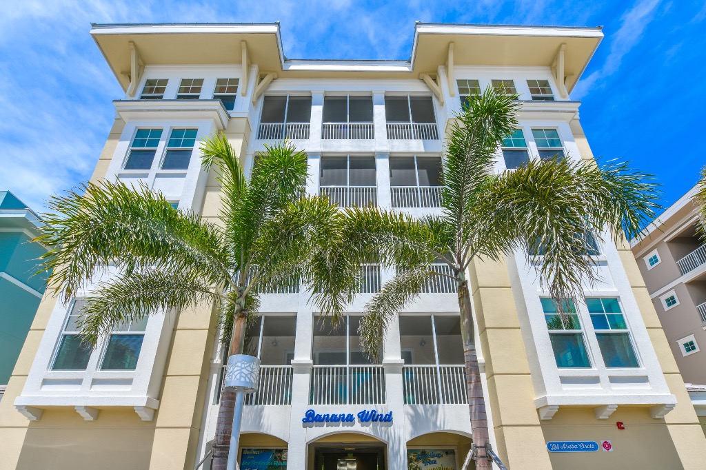 Lavish Condo, One Mile from Anna Maria Island