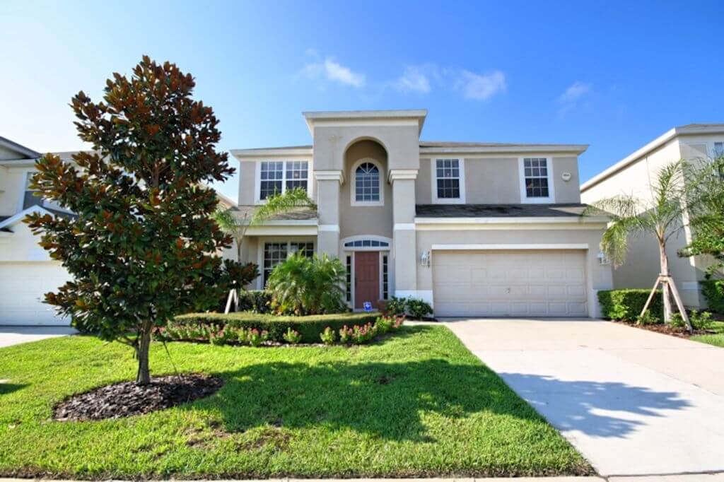 6-bedroom Luxury Villa, Short Drive from Disney