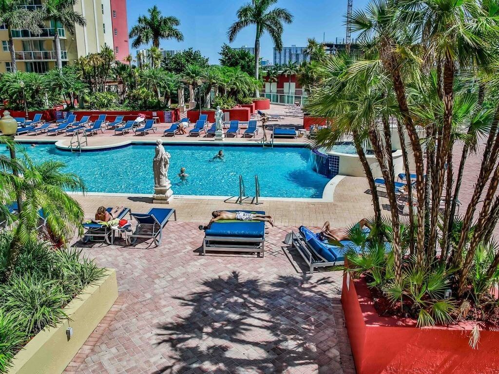 2-bedroom Waterfront Gated Community Unit with Pool Amenities