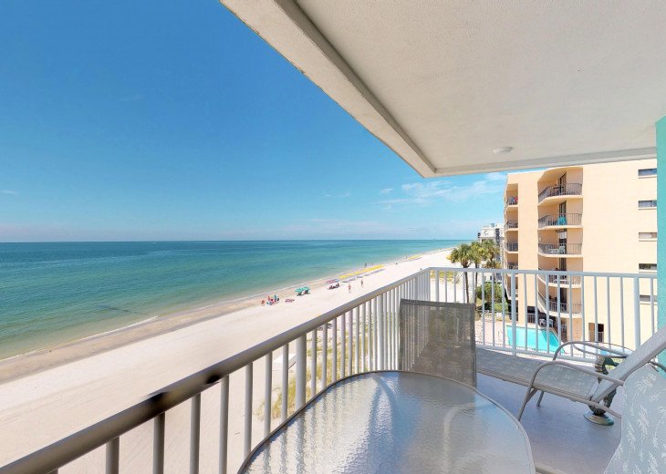Rekindle Romance in Arena De Madeira Waterfront Condo