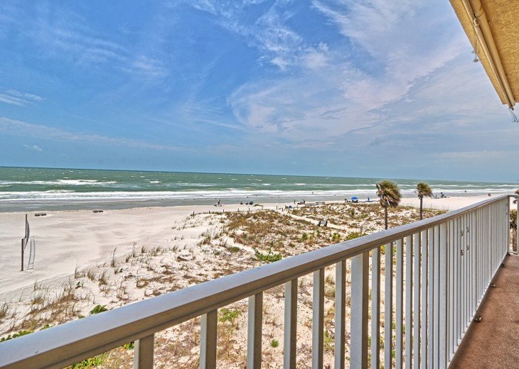 Madeira Beach Luxury Condo Featuring 2 Bedrooms & 2 Bathrooms