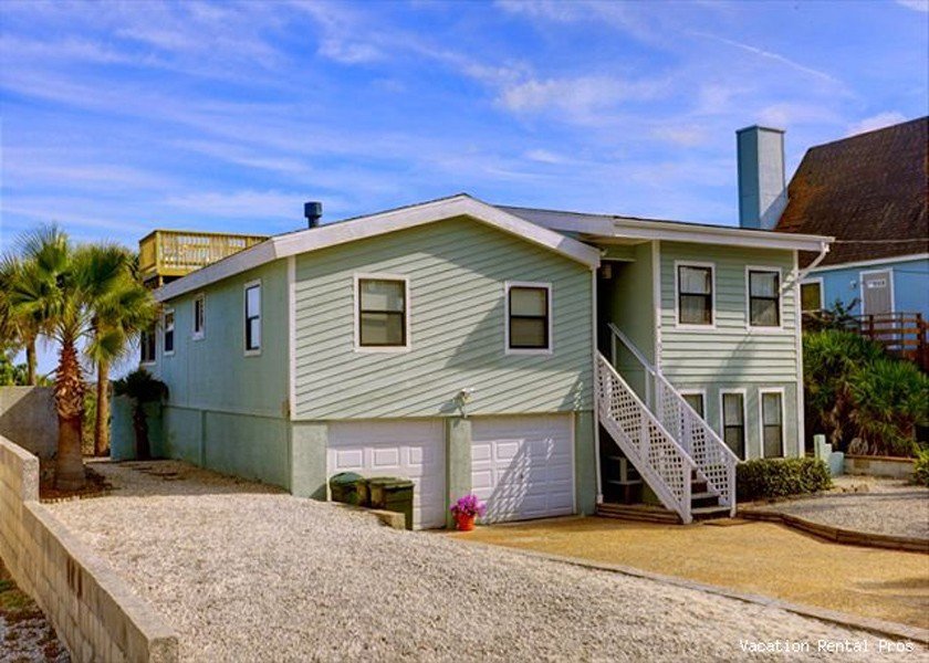Petfriendly 4 br Oceanfront Home in St. Augustine Beach with Modern