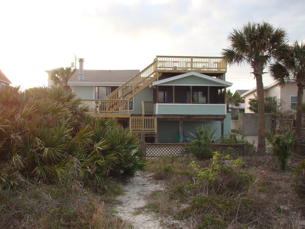Petfriendly 4 br Oceanfront Home in St. Augustine Beach with Modern