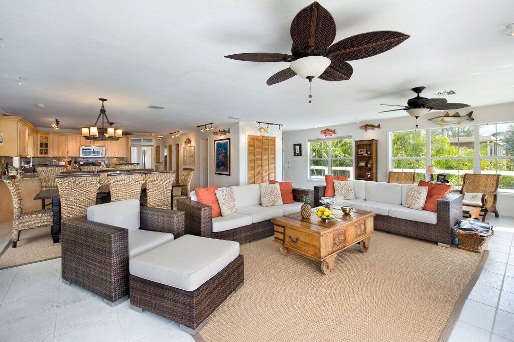 Gorgeous Family-friendly 3 BR House Offering Incredible Sunset Views