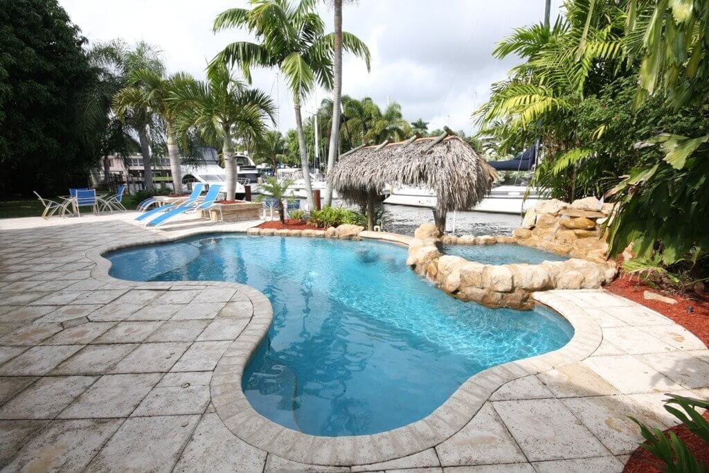 House with Waterfront Pool and Spa, Minutes to Pristine Lauderdale Beach