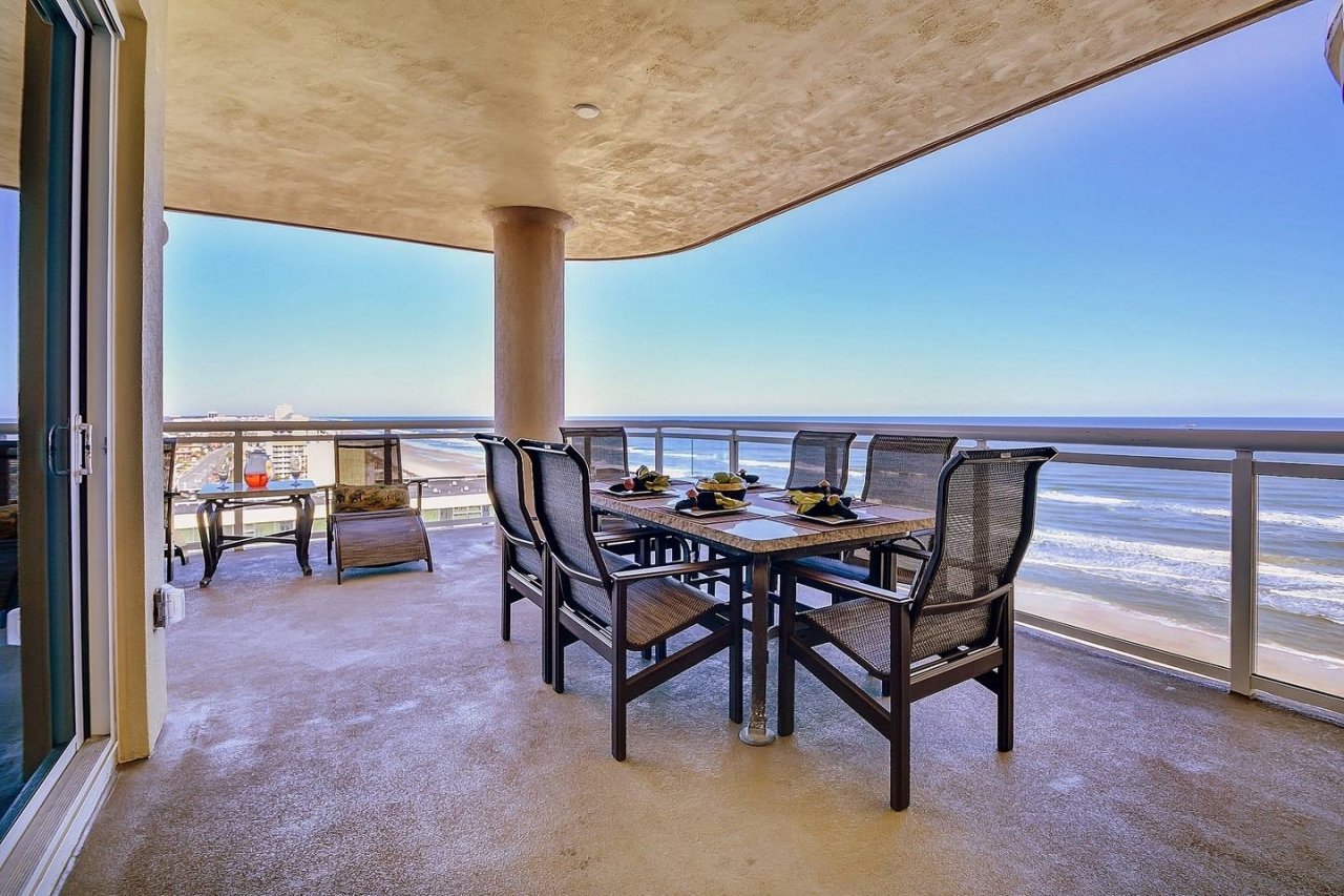 Rare 4 Bd / 3 Ba 2,900+ Sq ft Oceanfront Luxury Condo w Huge Balcony &  Grill - Daytona Beach Shores