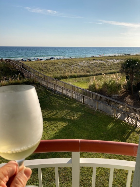 Corner unit Beach Colony. Spring Break Available + Free Beach Service. 