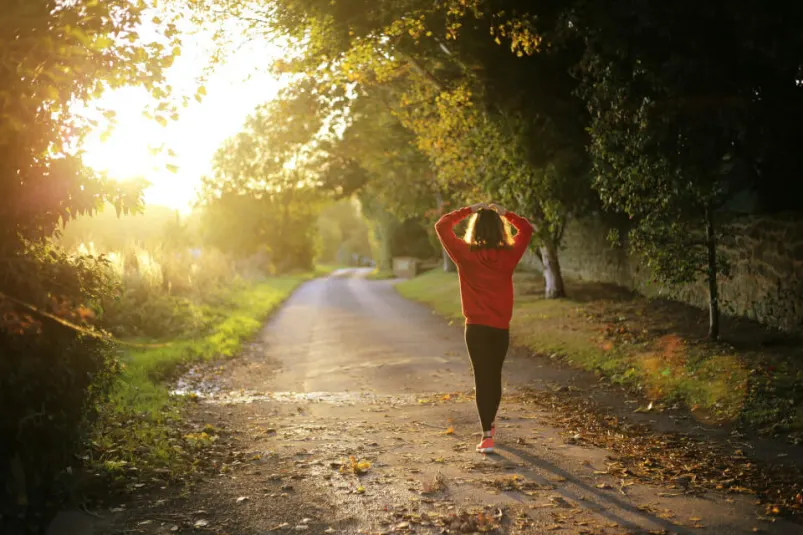 10 Amazing Health Benefits of Walking Every Day