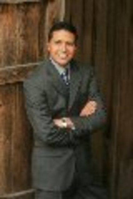 Headshot of Gonzalo Chavez
