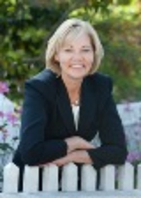 Headshot of Lori Johnson-Burmeyer