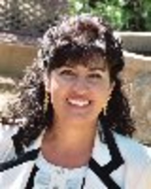 Headshot of Suzy Anderson