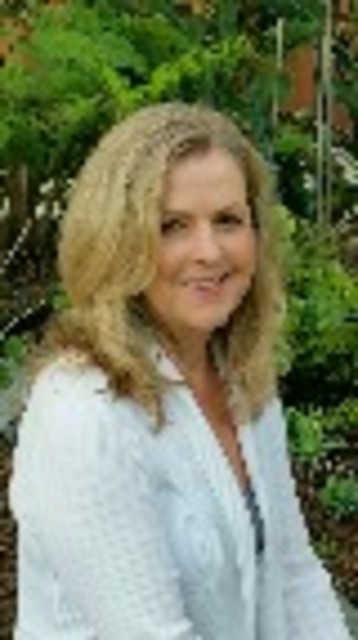 Headshot of Karen Tomasek