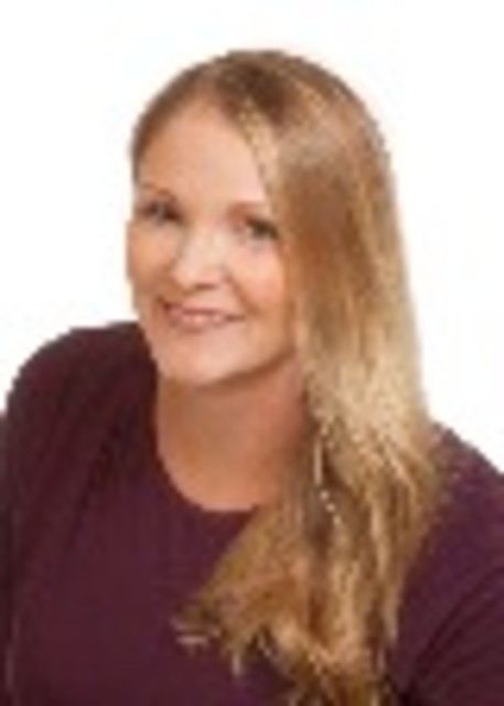 Headshot of Lauren Thompson