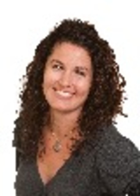 Headshot of Betsy Facendini Serafini
