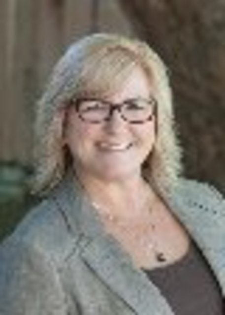 Headshot of Teena Nelson