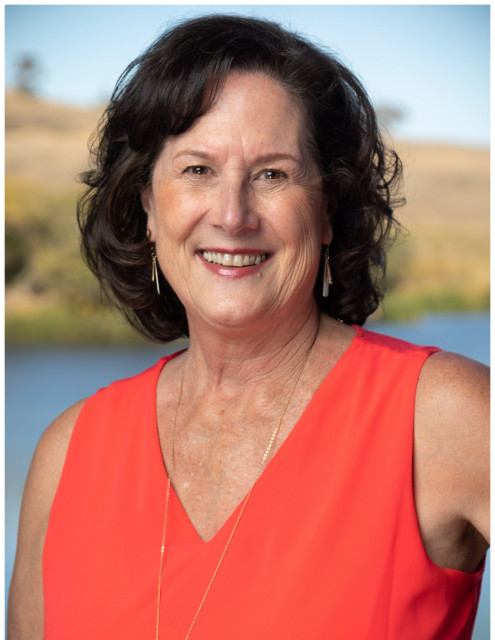 Headshot of Elizabeth Braby